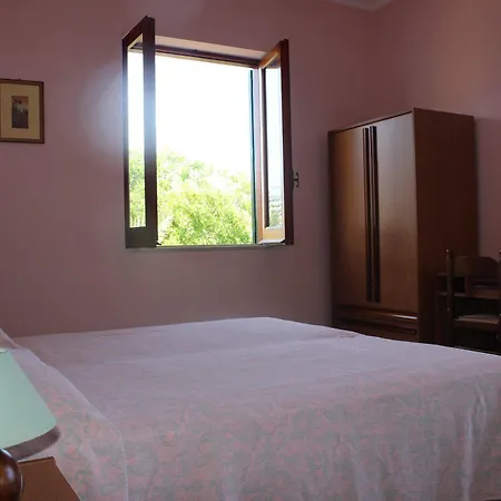 Couette-café Elena Tropea 2*